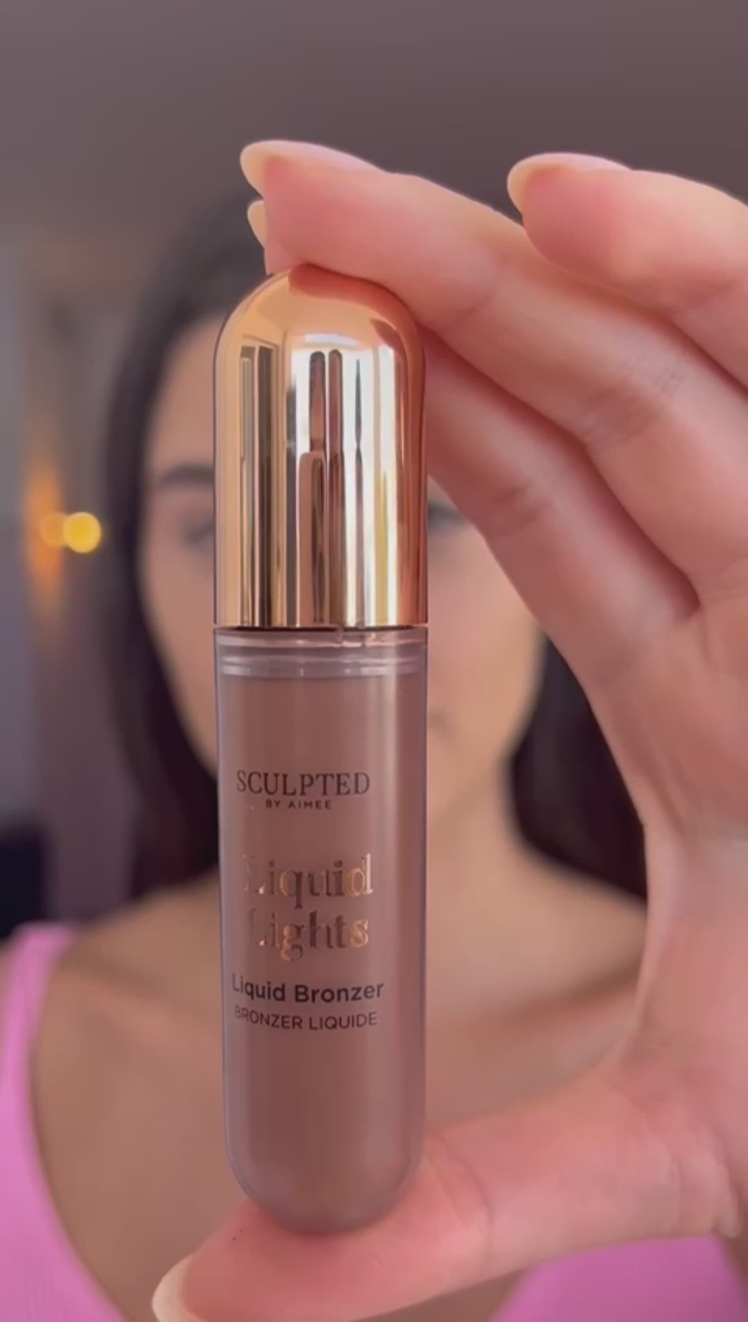 Load video: Sculpted by Aimee Liquid Lights Highlighter Opal